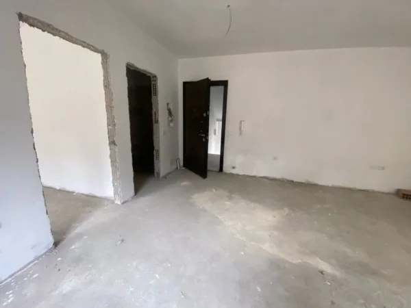 Tirane, shes apartament+verande | Kati 0, 53 m²+17m2, 103.000 € (Rr. Peti, Liqeni i Thate)