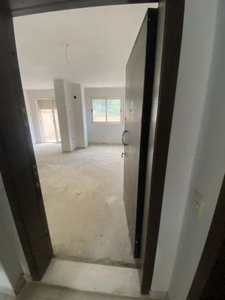 Tirane, shes apartament+verande | Kati 0, 53 m²+17m2, 103.000 € (Rr. Peti, Liqeni i Thate)