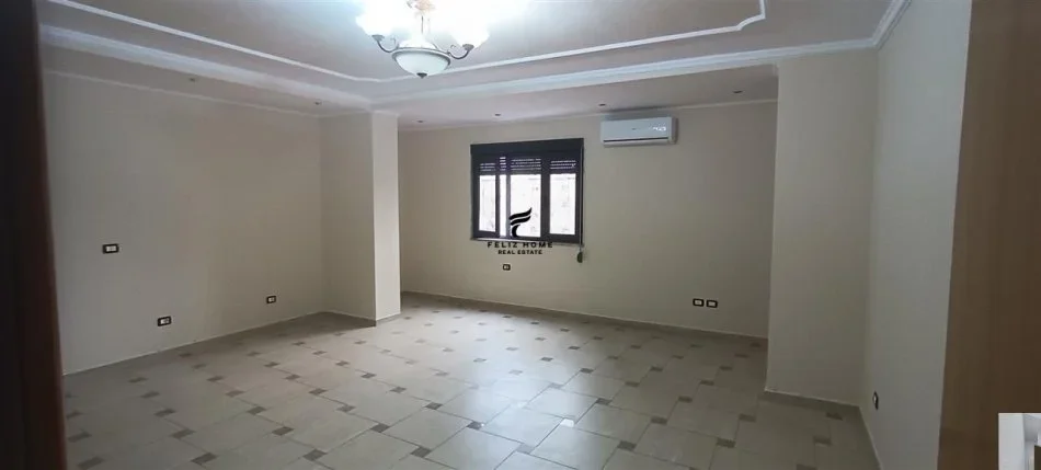 Tirane, jepet me qera zyre Kati 4, 132 m² 1.100 € (QENDER)