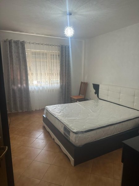 Tirane, jepet me qera ambjent biznesi Kati 1, 92 m² 450 € (Kthesa e Kamzes)
