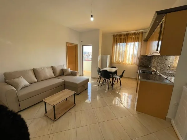 Tirane, jepet me qera apartament 2+1+Ballkon Kati 4, 100 m² 600 € (SIRI KODRA)