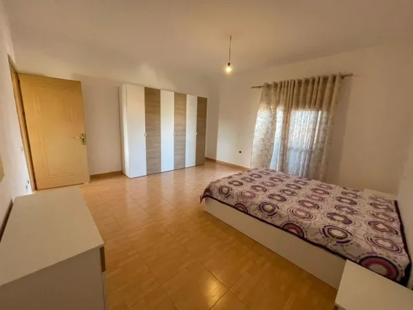 Tirane, jepet me qera apartament 2+1+Ballkon Kati 4, 100 m² 600 € (SIRI KODRA)