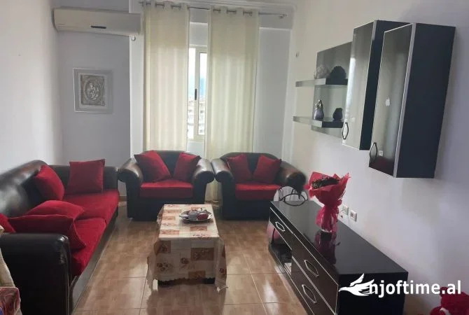 Tirane, jepet me qera apartament 1+1+Ballkon Kati 7, 70 m² 350 € (YZBERISHT)