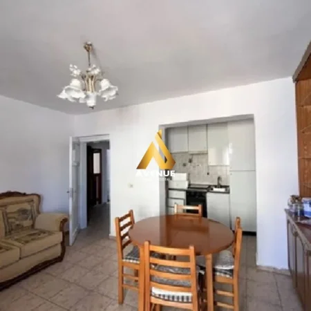 Tirane, jepet me qera apartament 3+1+Ballkon Kati 5, 100 m² 400 € (hoxha tahsin)