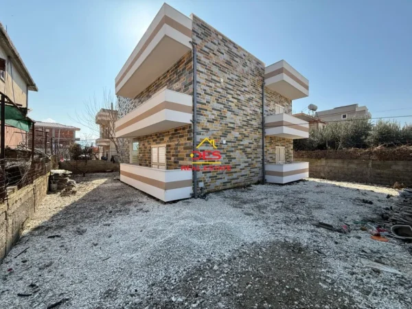 Vlore, shitet Vile 5+1+Ballkon Kati 0, 268 m² (Rruga Sokrat Leka)