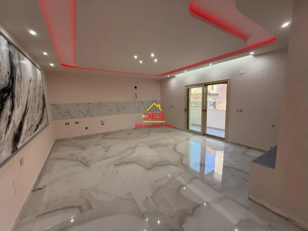 Vlore, shitet Vile 5+1+Ballkon Kati 0, 268 m² (Rruga Sokrat Leka)