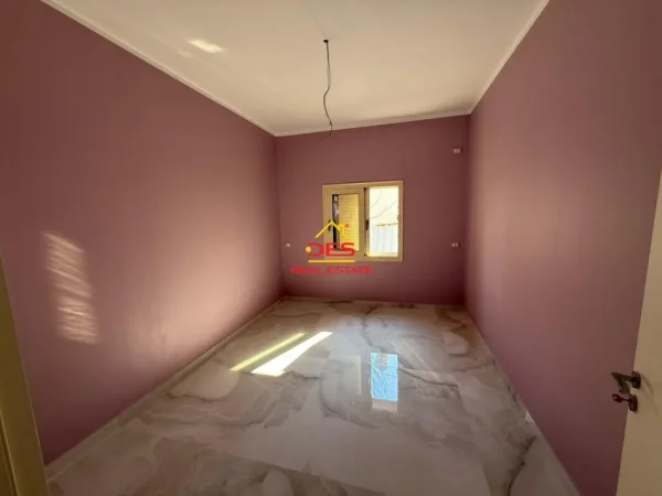 Vlore, shitet Vile 5+1+Ballkon Kati 0, 268 m² (Rruga Sokrat Leka)