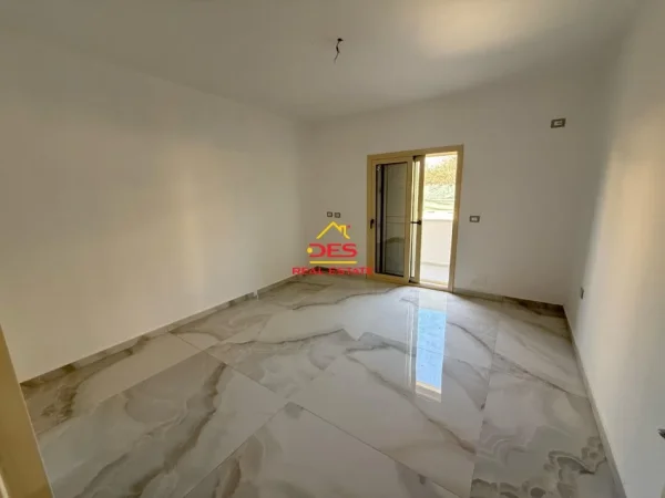 Vlore, shitet Vile 5+1+Ballkon Kati 0, 268 m² (Rruga Sokrat Leka)