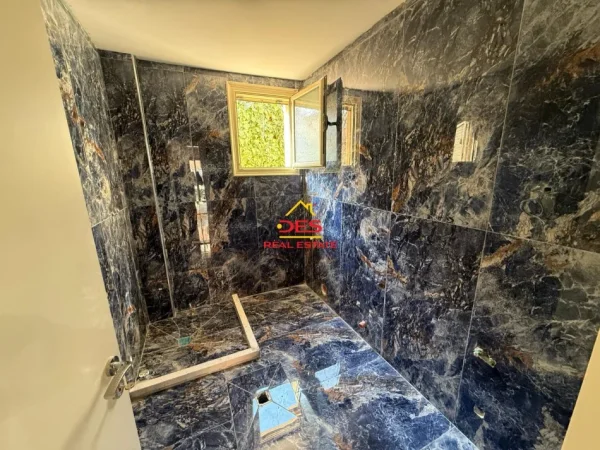 Vlore, shitet Vile 5+1+Ballkon Kati 0, 268 m² (Rruga Sokrat Leka)