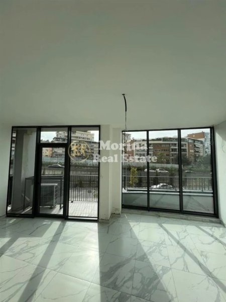 Tirane, jepet me qera ambjent biznesi Kati 1, 63 m² 900 € (Liqeni Artifical)
