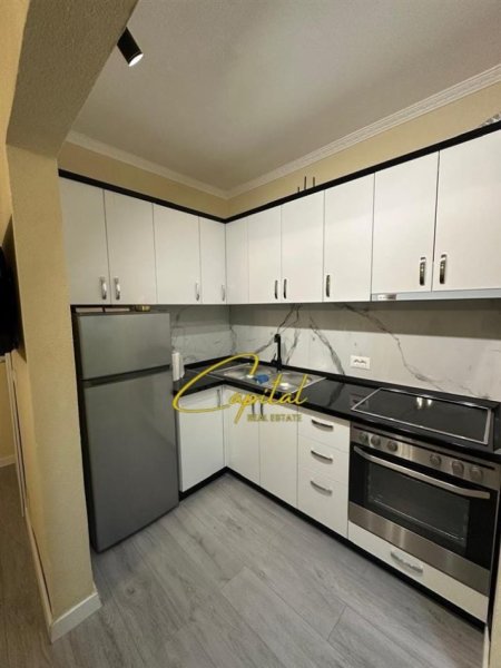 Tirane, jepet me qera apartament 1+1 Kati 4, 60 m² 450 € (ALI DEMI)