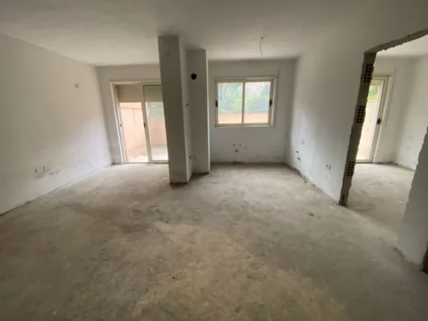 Tirane, shitet apartament 1+1+Ballkon Kati 1, 52 m² 103.000 € (rruga Peti)