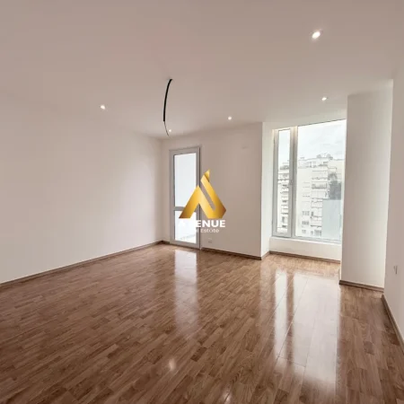 Tirane, jepet me qera apartament 2+1+Ballkon Kati 6, 190 m² 1700 € (rruga e elbasanit)