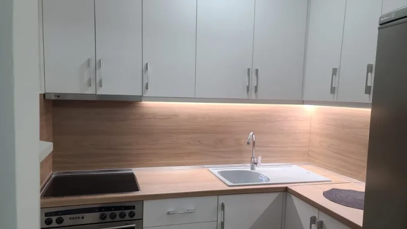Tirane, jepet me qera apartament 3+1 Kati 3, 82 m² 700 € 