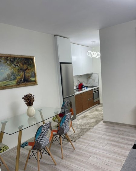 Tirane, jepet me qera apartament 1+1 Kati 8, 70 m² 900 € (Rruga e Kosovareve)