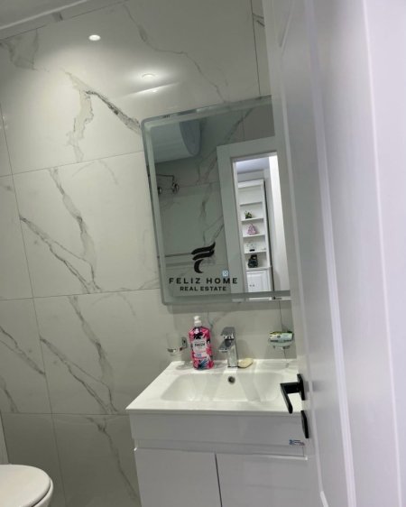 Tirane, jepet me qera apartament 1+1+Ballkon Kati 8, 70 m² 1.000 € (RRUGA E KAOSOVAREVE)