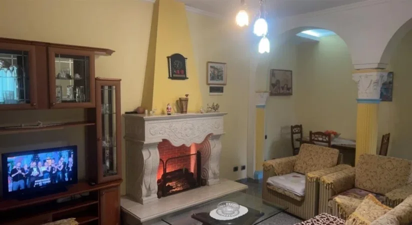 Tirane, jepet me qera apartament 2+1+Ballkon Kati 2, 90 m² 600 € (21 Dhjetori)