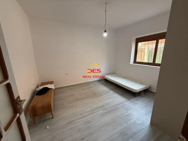Vlore, shitet apartament 2+1+Ballkon Kati 0, 50 m² 75.000 € (Rruga Misto Mele)