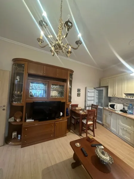 Tirane, jepet me qera apartament 2+1 Kati 1, 131 m² 600 € (Brryli)
