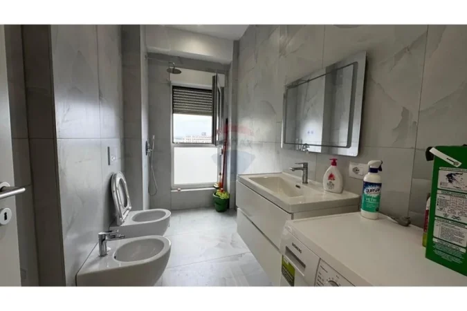 Tirane, jepet me qera apartament 2+1 Kati 6, 100 m² 600 € (Ali Demi)