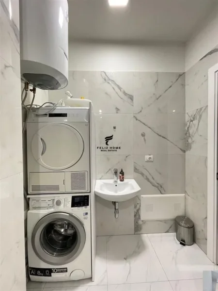 Tirane, jepet me qera apartament 2+1+Ballkon Kati 4, 117 m² 1.300 € (RRUGA E KOSOVAREVE)