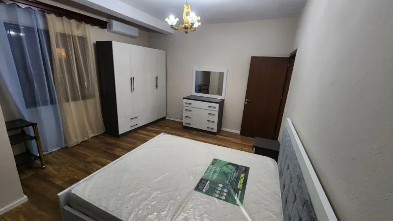 Tirane, jepet me qera apartament 2+1 Kati 4, 105 m² 700 € (Myslym Shyri)