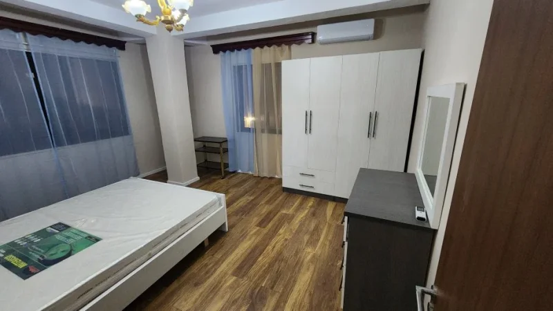 Tirane, jepet me qera apartament 2+1 Kati 4, 105 m² 700 € (Myslym Shyri)