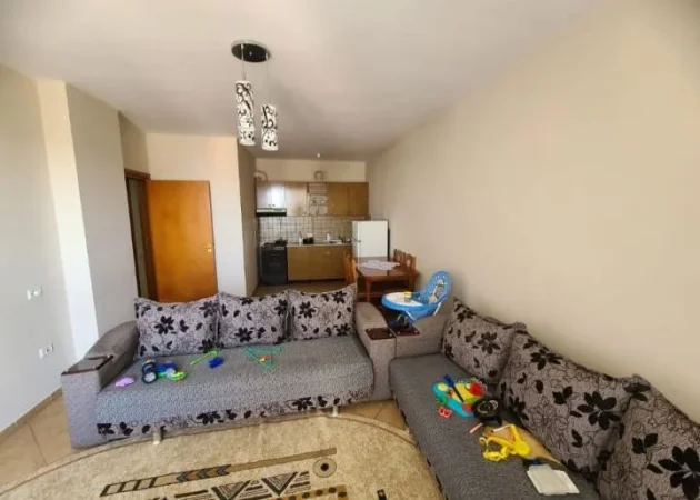 Tirane, jepet me qera apartament 1+1+Ballkon Kati 7, 60 m² 400 € (rruga Aleksander Moisiu)