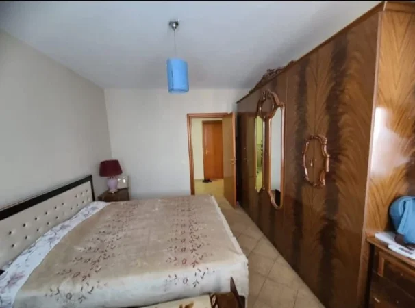 Tirane, jepet me qera apartament 1+1+Ballkon Kati 7, 60 m² 400 € (rruga Aleksander Moisiu)