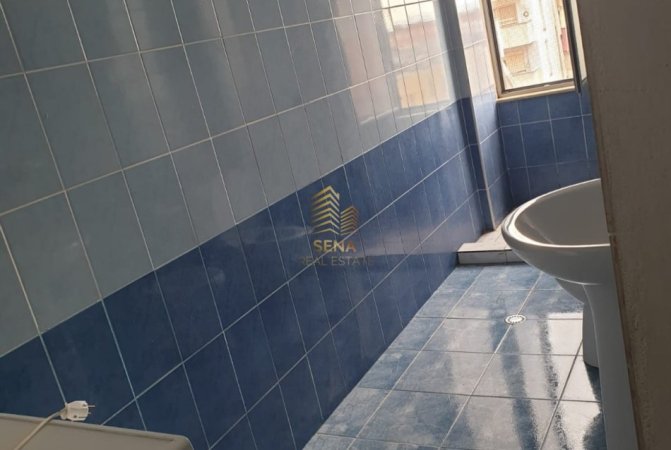 Tirane, jepet me qera apartament 2+1+Ballkon Kati 6, 130 m² 400 € (Rruga Muhamet Deliu)