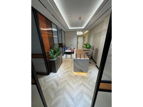 Tirane, jepet me qera zyre Kati 1, 93 m² 1.500 € (Ish Stacioni i Trenit)