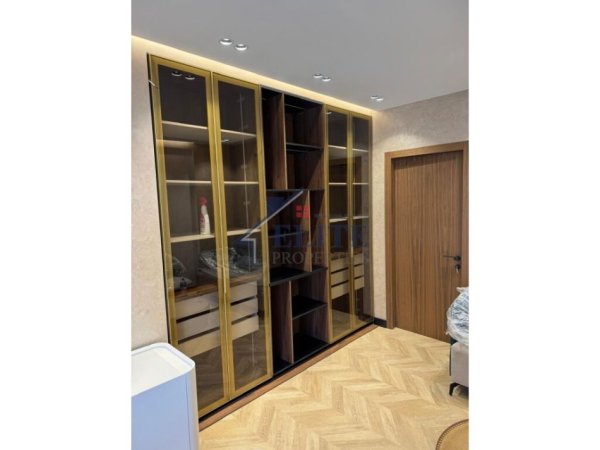 Tirane, jepet me qera zyre Kati 1, 93 m² 1.500 € (Ish Stacioni i Trenit)