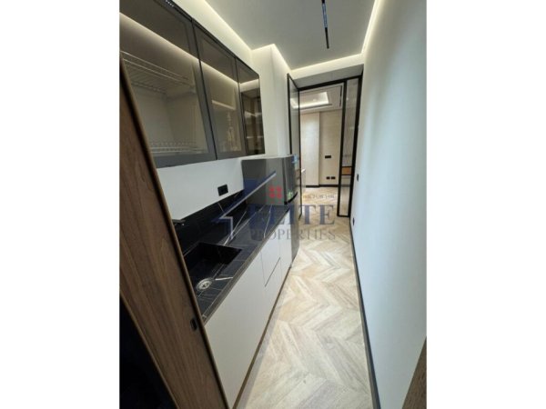 Tirane, jepet me qera zyre Kati 1, 93 m² 1.500 € (Ish Stacioni i Trenit)