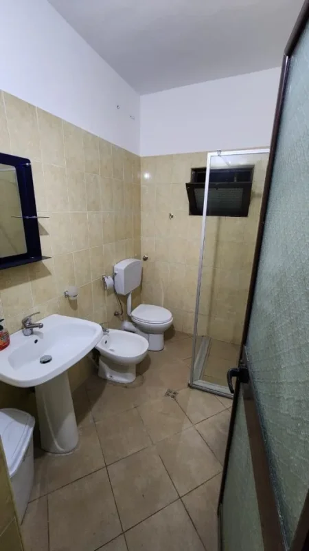 Tirane, jepet me qera apartament 2+1 Kati 4, 105 m² 650 €