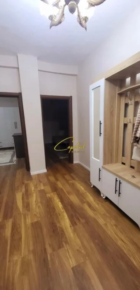 Tirane, jepet me qera apartament 2+1 Kati 4, 105 m² 700 € (MYSLYM SHYRI)