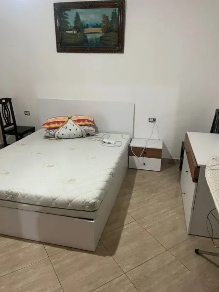 Tirane, jepet me qera apartament 1+1+Ballkon Kati 1, 70 m² 400 € (21 DHJETORI)