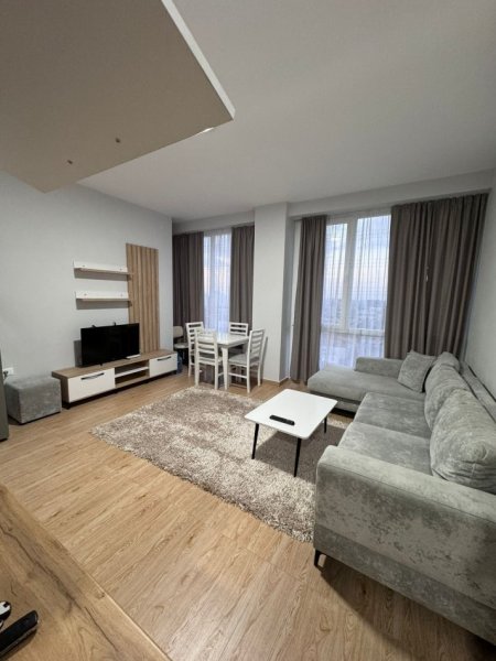 Tirane, jepet me qera apartament 1+1+Ballkon Kati 8, 65 m² 500 € (Rruga Tafaj)
