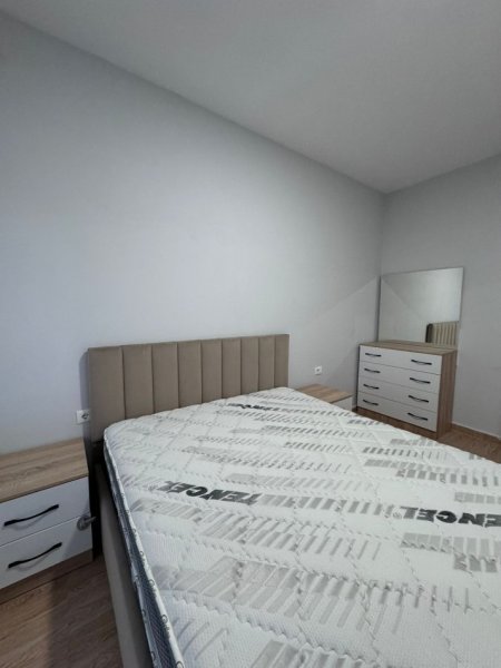 Tirane, jepet me qera apartament 1+1+Ballkon Kati 8, 65 m² 500 € (Rruga Tafaj)
