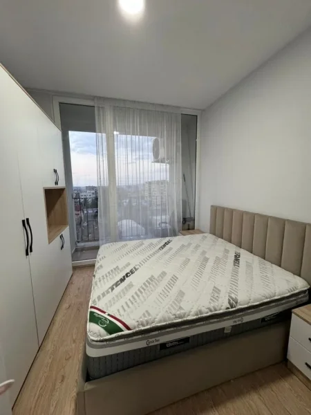 Tirane, jepet me qera apartament 1+1+Ballkon Kati 8, 65 m² 500 € (Rruga Tafaj)