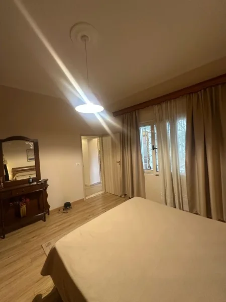 Tirane, jepet me qera shtepi 2+1+Ballkon Kati 1, 130 m² 600 € (Brryli)