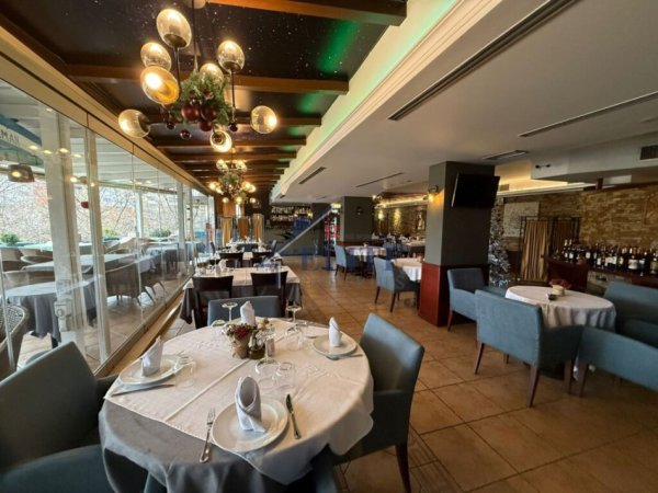 Tirane, jepet me qera bar-resorant Kati 1, 500 m² 5.100 € (Brryli)