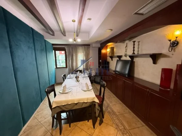 Tirane, jepet me qera bar-resorant Kati 1, 500 m² 5.100 € (Brryli)