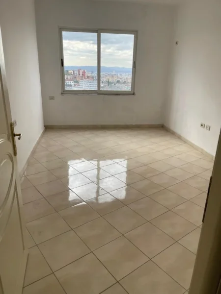 Tirane, shitet Apartament 1+1+Ballkon, Kati 4 Pallat i ri me Ashensor, 71.6 m², 85.000 € (Rruga Shefqet Kuka, Fresk)