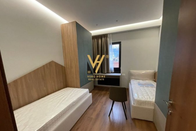 Tirane, jepet me qera apartament 2+1+Ballkon Kati 9, 110 m² 830 € (FARMACIA 10)