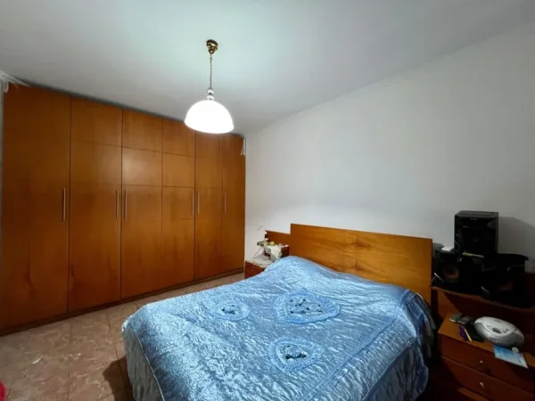 Tirane, jepet me qera apartament 2+1 , 90 m² 580 € (Rruga Ferit Xhajko)