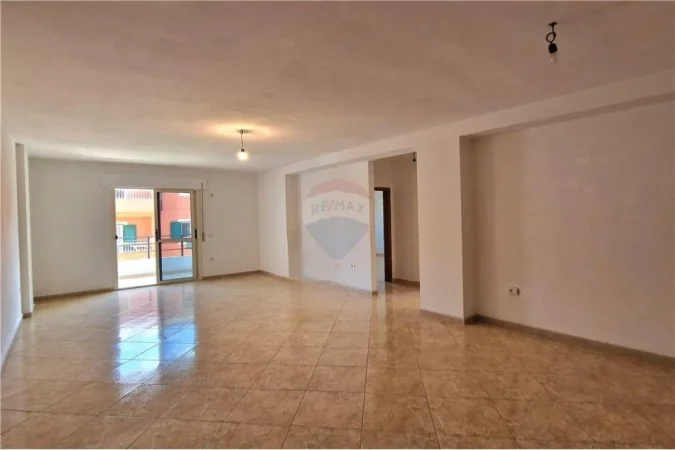 Vlore, shitet apartament 2+1+Ballkon Kati 2, 118 m² 135.000 € (tek Kisha Vlore)