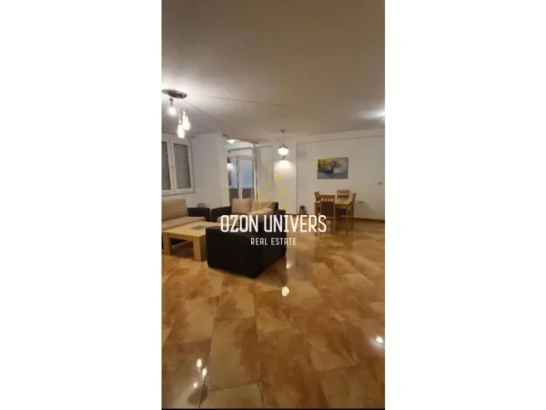 Tirane, jepet me qera 3+1 Kati 3, 119 m² 1.100 € (Ish Ekspozita)