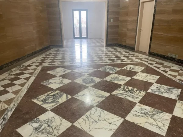 Durres, jepet me qera ambjent biznesi Kati 2, 270 m² 2.000 € (Stacioni Trenit Durres)