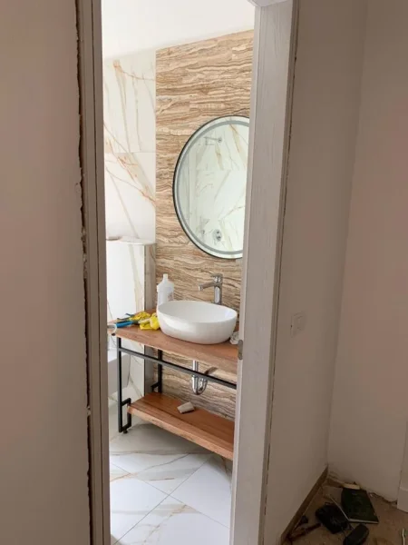 Durres, jepet me qera ambjent biznesi Kati 2, 270 m² 2.000 € (Stacioni Trenit Durres)