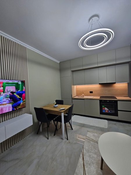 Tirane, jepet me qera 1+1 , 72 m² 480 € (5 Maji)